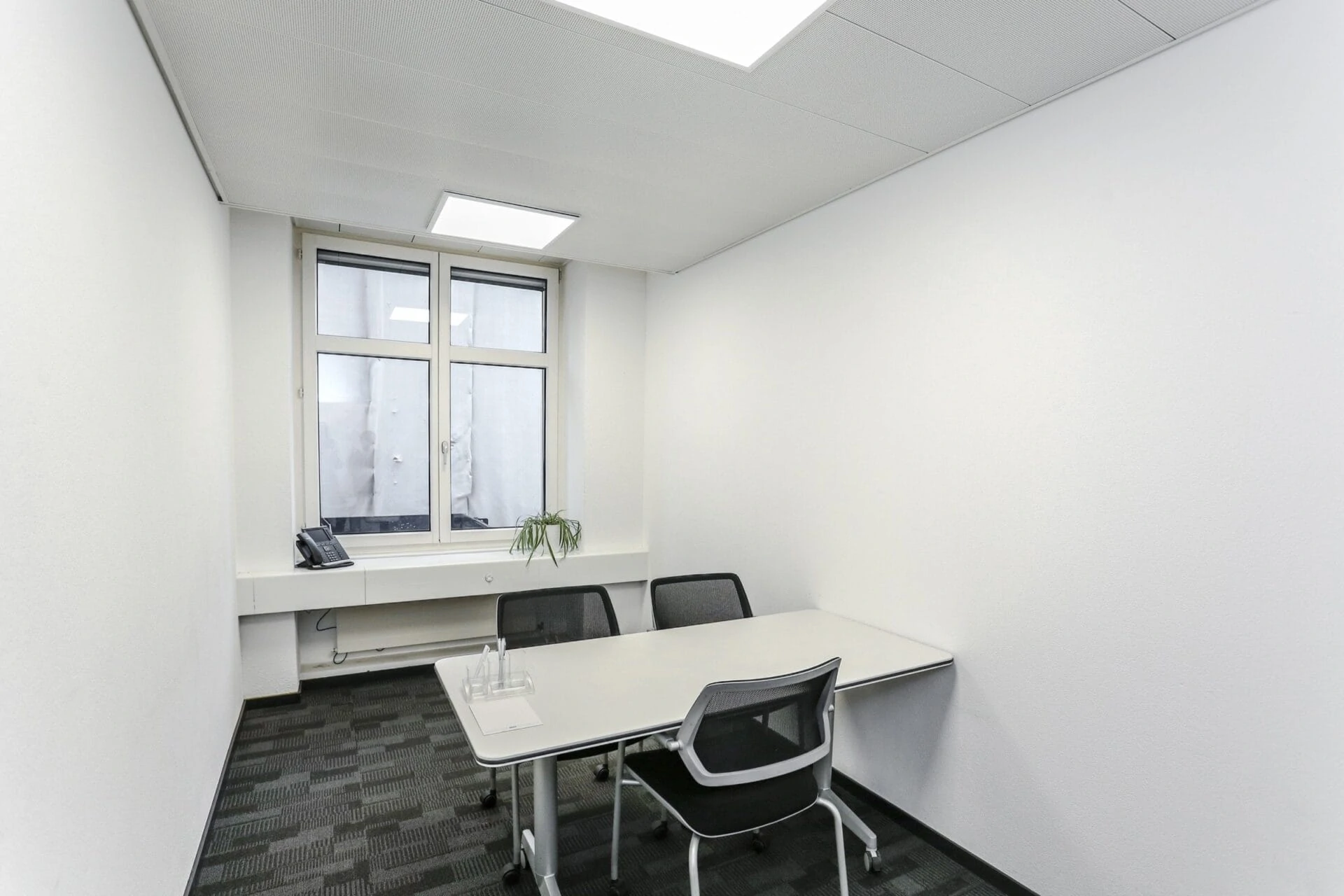 Small room for meetings with window