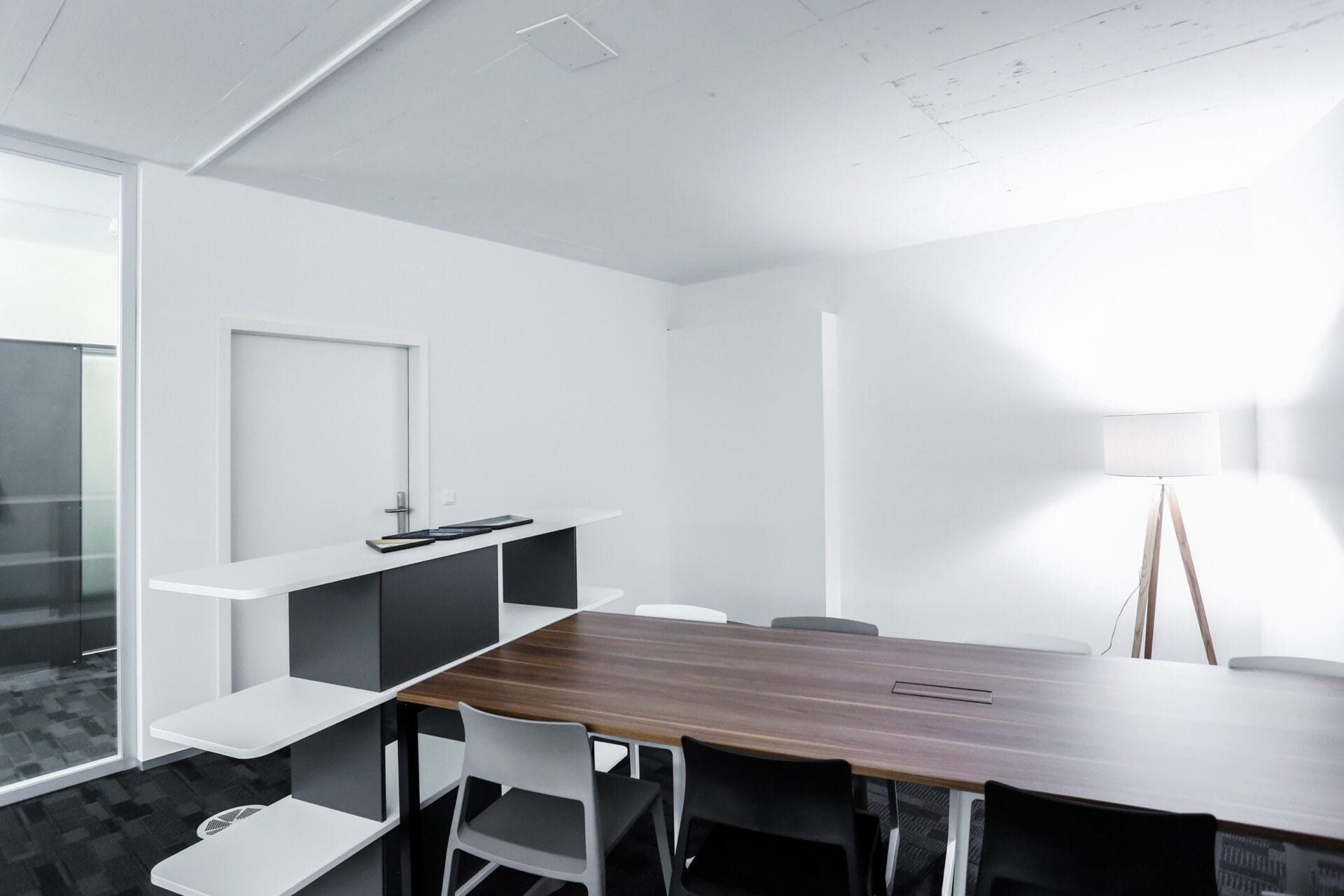 Bright and modern meeting room