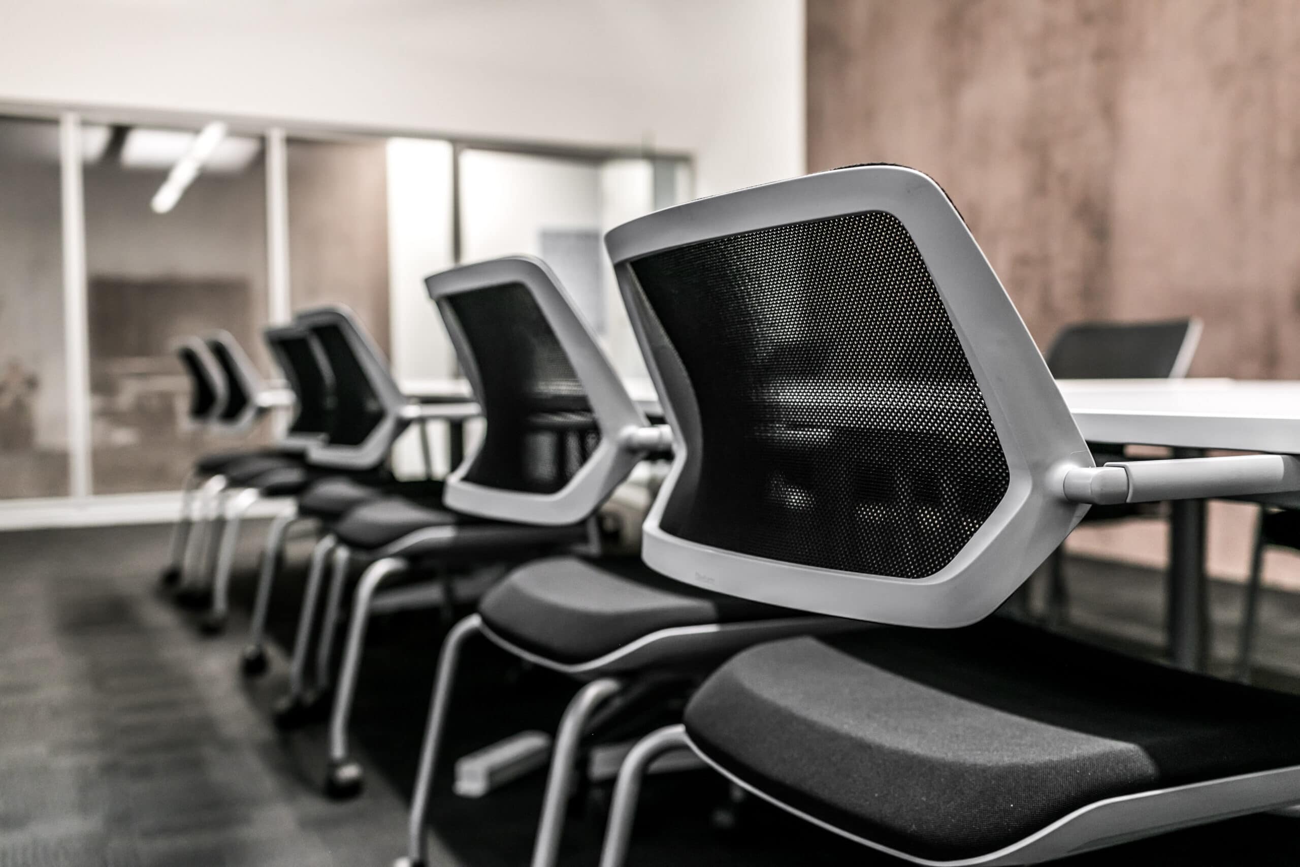 Nahaufnahme von Stuhl in Sitzungszimmer